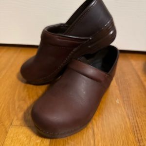Dansko Clogs Chestnut Saddle Full Grain